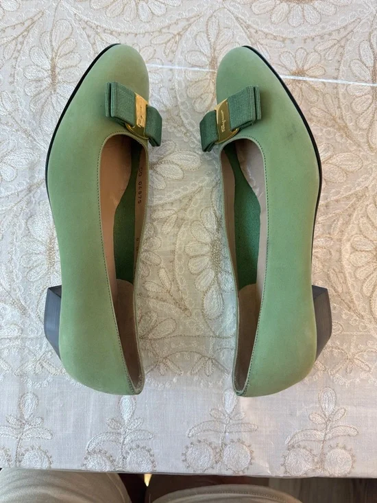 Salvatore Ferragamo Green Suede Vara Bow Pumps with Gold Accent - Picture 6 of 11